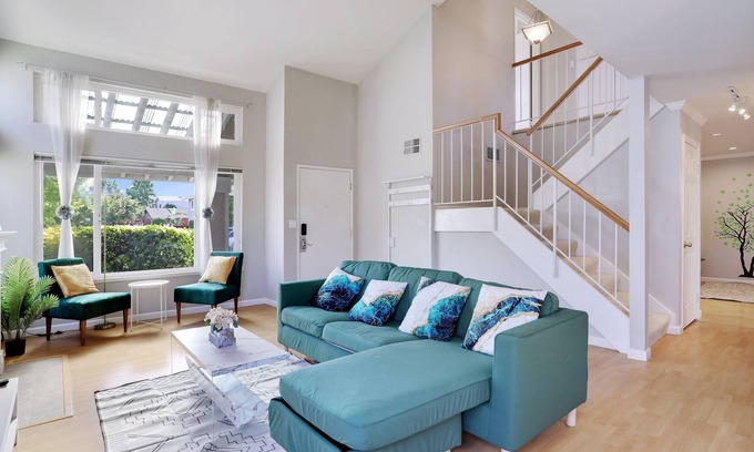 Fremont Casa | SPACIOUS, SERENE HOUSE 4BR IN THE HEART OF FREMONT ( PET- FRIENDLY!)