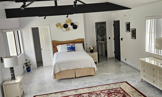 Kaneohe Villa | Spacious Studio Suite With Office (Unit A)