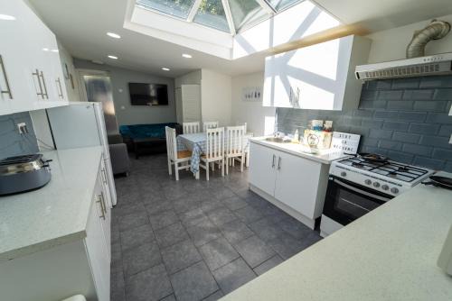 Selly Oak Apartamento | Spacious studios in Guest House next to UOB and 10min to the City!