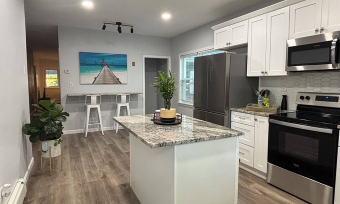 Smith Hill Casa | Spacious & Stylish 3-bedroom house in charming Providence, a block from PC