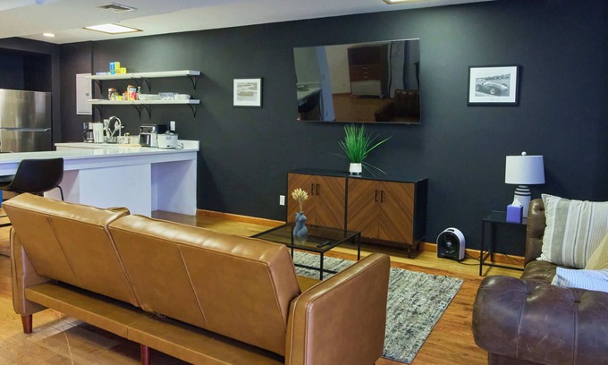 Queens Apartamento | Spacious & Stylish: Cozy Large Studio Apartment with Modern Comforts