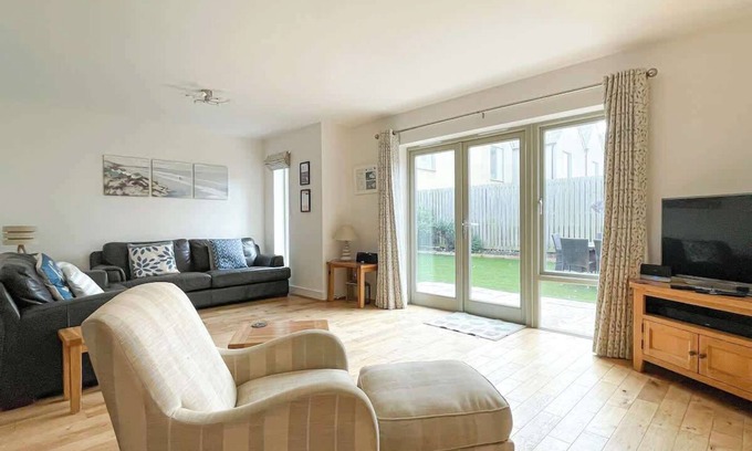Portland Casa | Spacious & stylish holiday home, sea views!