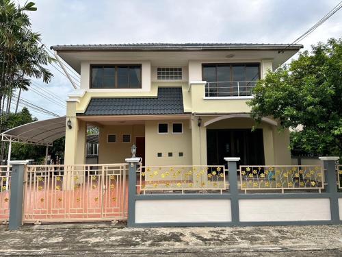 Dok Mai Casa | Spacious and peaceful 3 bedrooms detached house inside Bangkok