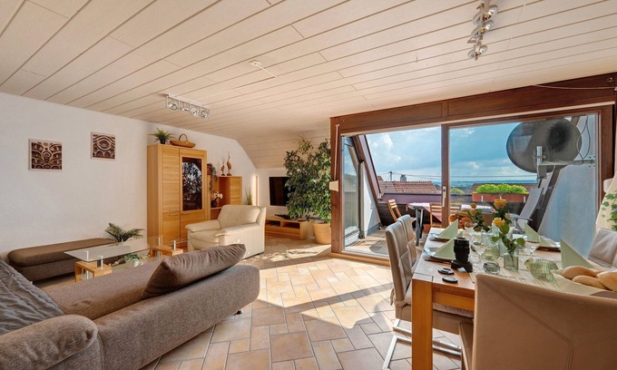 Maichingen Apartamento | Amplio dúplex de tres habitaciones, 100 m²