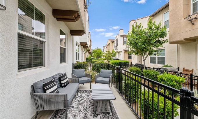 Temecula Casa | Spacious Townhouse near wine country – Your Homebase in the Heart of Murrieta!