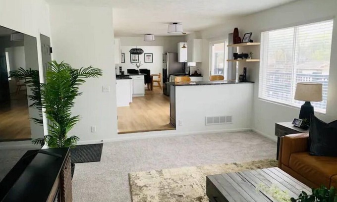 Bellevue Casa | Spacious updated CWS/Corporate rental 4 BR|2.5 BA