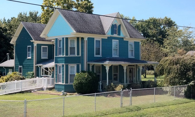 Rock Hall Casa | Spacious Victorian close to everything in RH - Wheelchair friendly. Sleeps 11