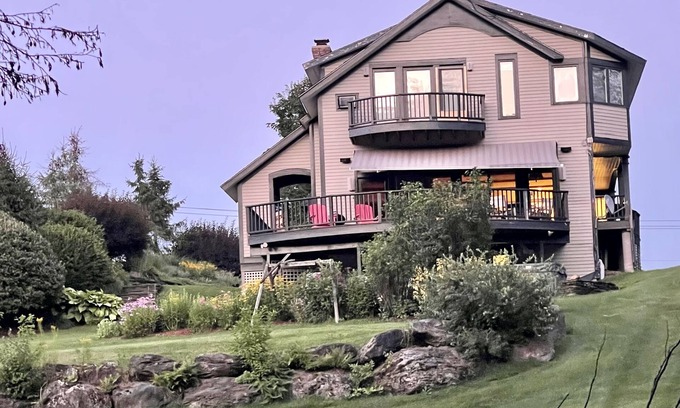 Moscow Villa | Spacious Villa with Beautiful Views and Great Energy!!!