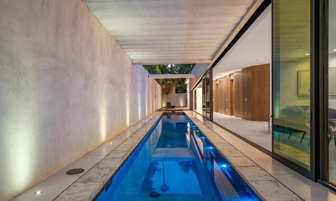 Hollywood Dell Villa | Spacious villa with 4 bedrooms and WiFi, fitness room in amazing Los Angeles