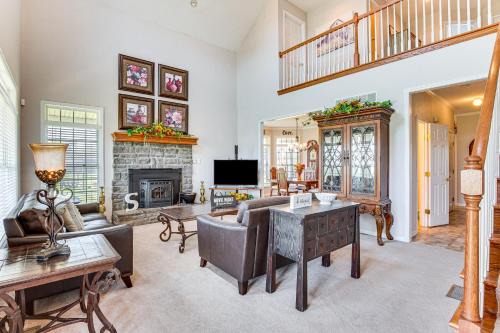 Warrensburg Casa | Spacious Warrensburg Getaway with Fireplace!
