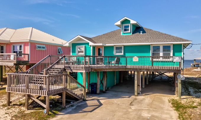 Silver Cay Casa | Spacious Waterfront Beach House with Private Pier and Boat Dock – Chele’s Baysid