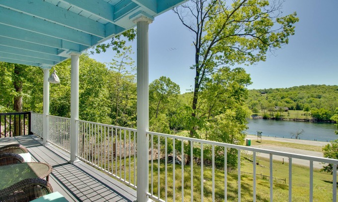Flippin Casa | Spacious White Rivers Jewel: Fishing Haven!