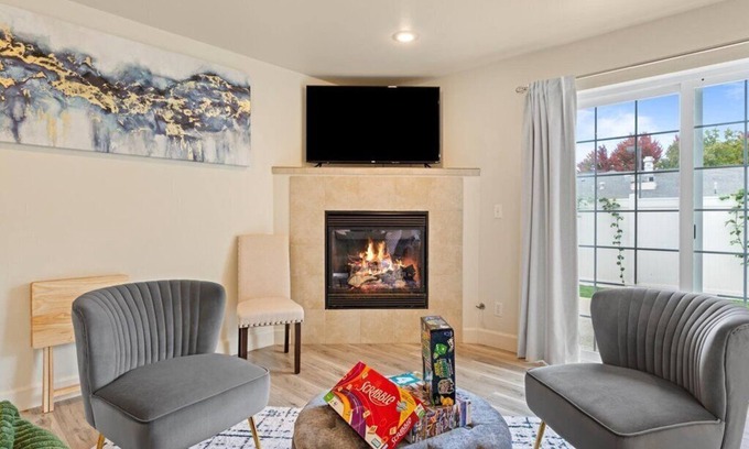College Place Casa | Spacious with 5 beds, games, gourmet kitchen close to downtown,By Oasis Escapes,