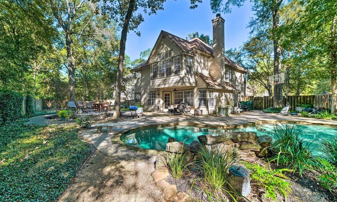 Alden Bridge Casa | Spacious Woodlands Home: Pool & Outdoor Oasis