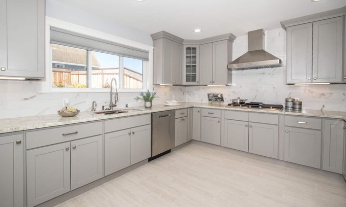 Pacifica Casa | Nueva marca de lujo con vista al mar 4 BR casa cerca de SF / SFO + estacionamiento gratuito