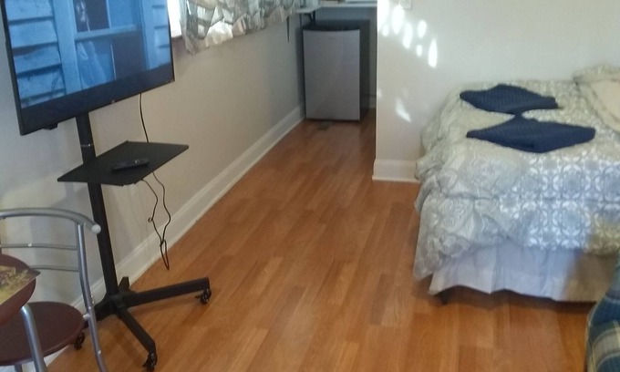 Progress Casa | Sparkling Clean Studio for Single With Private Bath and Private Parking
