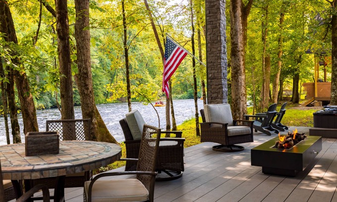 Nantahala Cabina | SPECIAL 20% OFF Month Of NOV Cabin on Nantahala River with Hot tub