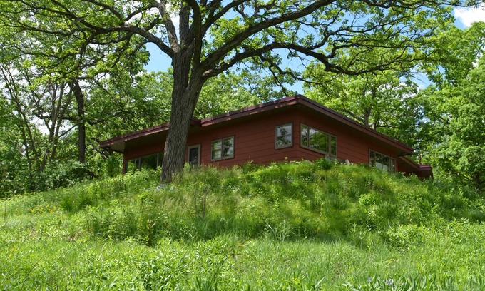 Eagle Casa | Espectacular finca de 77 acres con casa moderna de mediados de siglo, estanques de pesca y senderos