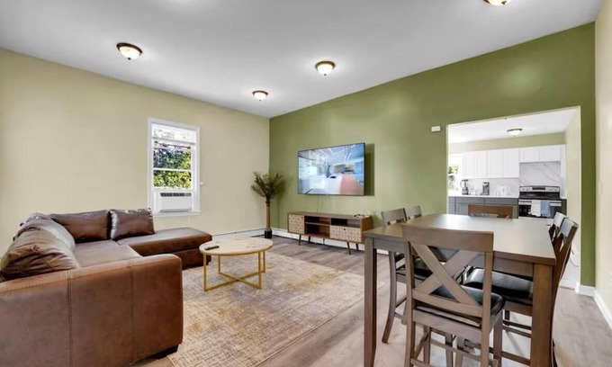 South Side Apartamento | Spectacular and Spacious 3-bedroom apartment with AC and heater in Mount Vernon.