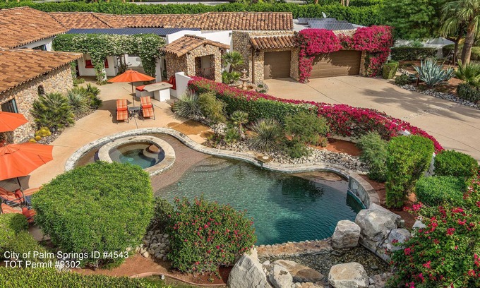 Palm Springs Villa | SPECTACULAR GATED ESTATE IN HISTORIC MOVIE COLONY October special!