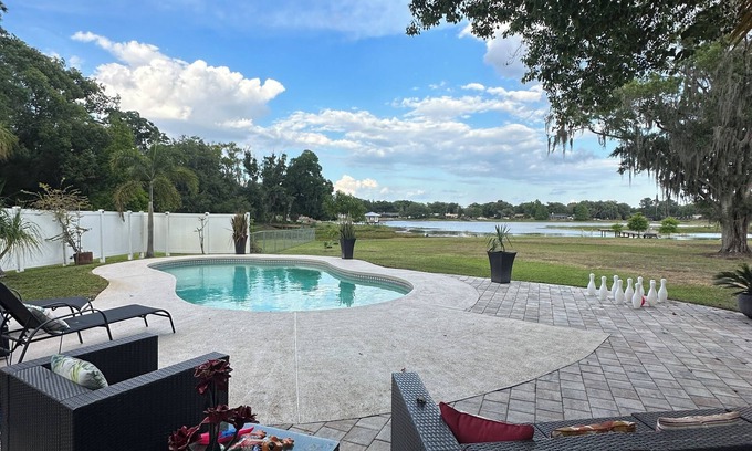 Lutz Casa | Spectacular Lake Front House