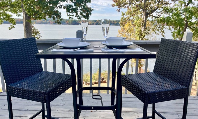 Bowling Green Casa | Spectacular Lake Oasis + Private Beach + Firepit
