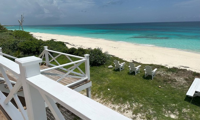 Great Guana Cay Casa | ESPECTACULAR FRENTE DE PLAYA DE 4 HABITACIONES: ¡la mejor ubicación en la MEJOR PLAYA! - 2 Master Suites!