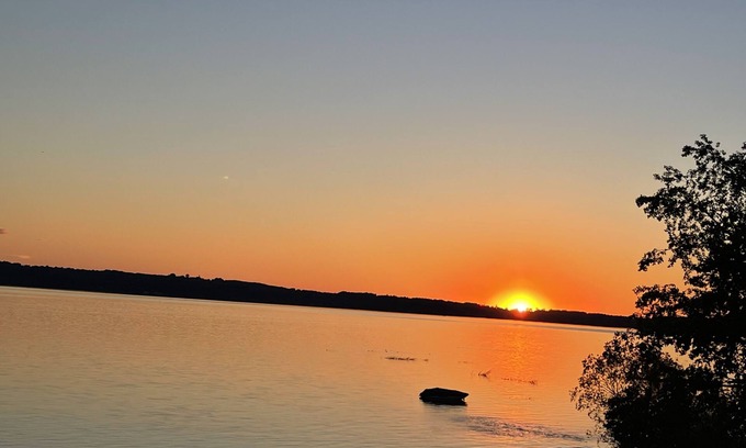 Acme Apartamento | ¡Oferta especial de otoño entre semana $ 99! Vistas despejadas al atardecer sobre el escalón de la bahía