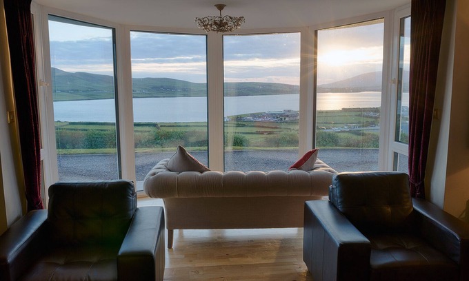 Dingle Casa | Espectaculares vistas de la Bahía de Dingle y ciudad de una casa de lujo.
