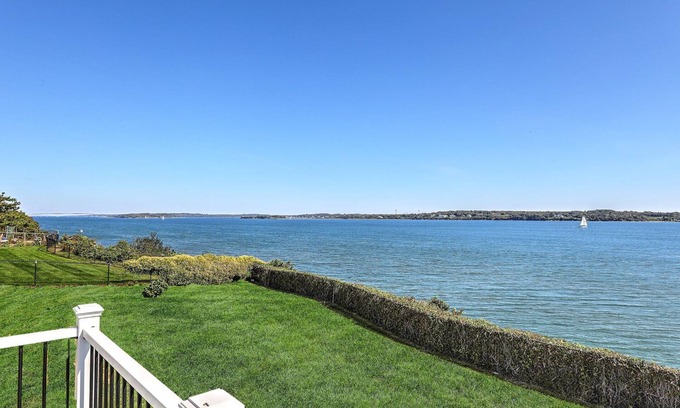 Bonnet Shores Casa | Spectacular water views of Beaver Tail and Jamestown Bridge