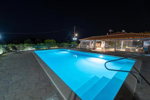 Gythio Casa | Spedion Villa - Near to sea villas with heated swimming pool