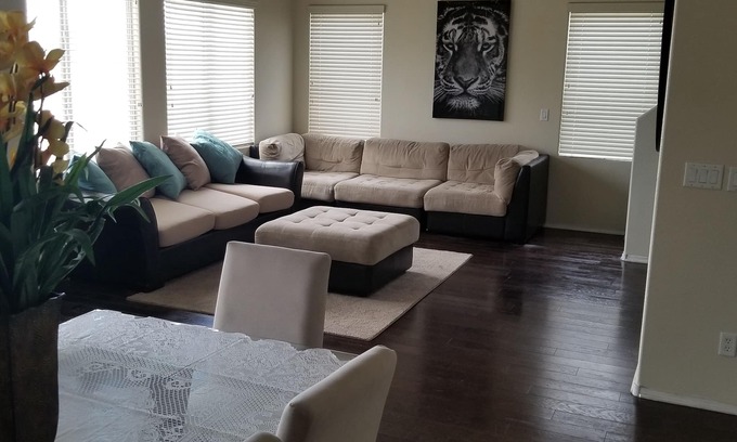 Las Vegas Casa | Vistas del tren, la montaña y el tren de la ciudad