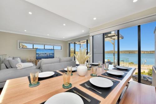 Speers Point Casa | Speers Point Lakeviews on The Esplanade