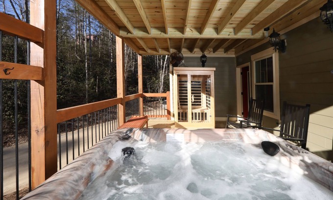 Gatlinburg Casa | Splash Time Cinema - Six Bedroom Chalet