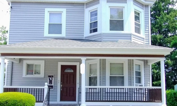 West Codman Hill - West Lower Mills Apartamento | Splendid 3 Bedrm-highspeed WIFI, dedicated workspace, nearby gym & hospitals