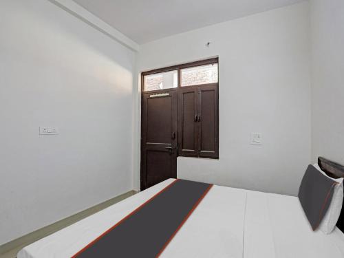 Noida Hotel | SPOT ON Mt White House