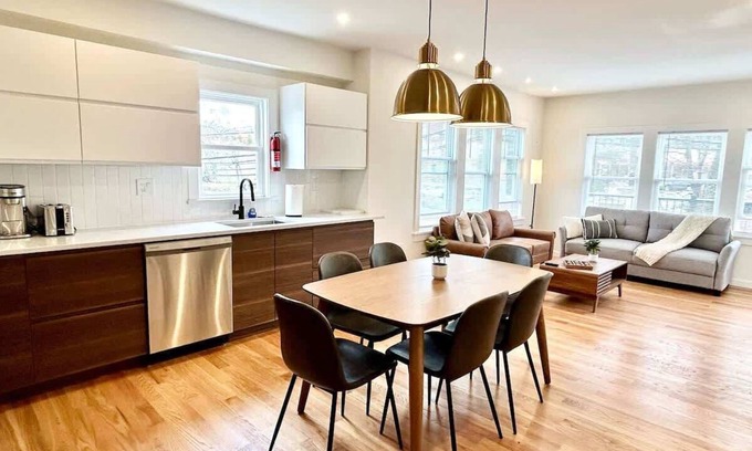 Arlington Apartamento | Spotless and Modern Apt w/2Ba,W/D,King Bed,Parking