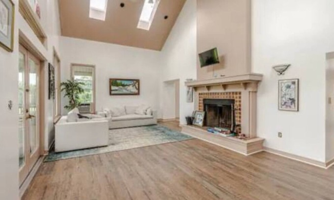 Waynesboro Casa | Sprawling 9‑BR Mountaintop Oasis- BlueRidge Views