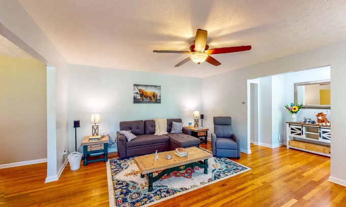 Danielsville Casa | Sprawling acreage, magnificent views, game room