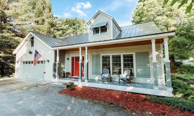 Wilmington Casa | Spring Hiking Minutes to White Face-Hot Tub-Coffee Bar-Parlor Games-Dog Friendly