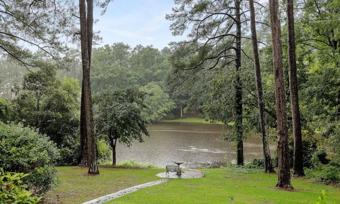 Forest Acres Casa | Spring Lake Overlook | Mins to Fort Jackson