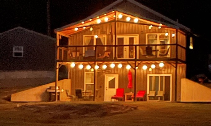 Hardy Casa | Spring River Area - New Custom-Built Lake House in Historic Hardy-Canoe-Kayak!