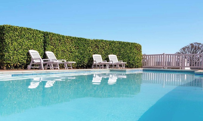Newton Saint Cyres Casa | Springfield Deer View - Private Hot Tub & Communal Swimming Pool with Fishing ne