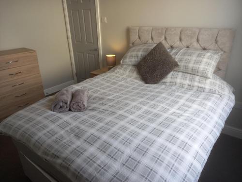Giltbrook Casa | Springfield Gardens - Ilkeston - 4 Bedroom House, 8 Beds, Close to M1-A52 Long Eaton - Nottingham - Derbyshire - 400Mbs WiFi Free Parking!