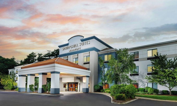 Manchester Hotel | SpringHill Suites Manchester-Boston Regional Airport