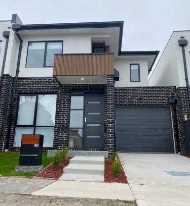 Springvale Casa | Springvale 3 Bedroom Town House - Best Location