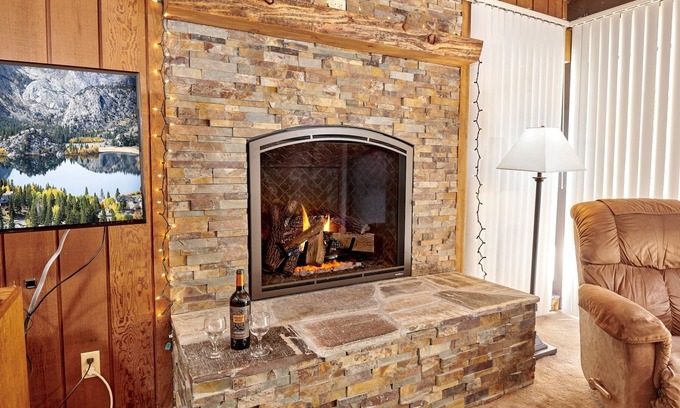 Mammoth Lakes Condominio | St. Anton Wooded View 2-Bedroom Condos w/ fireplace