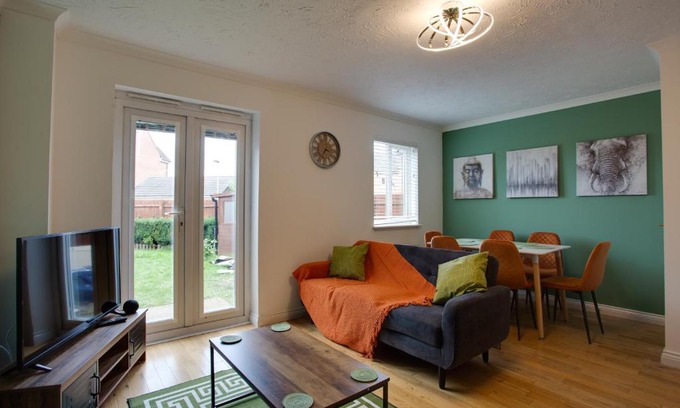 Swindon Apartamento | ST AUSTELL - Spacious Home, High Speed Wi-Fi, Free Parking, Garden