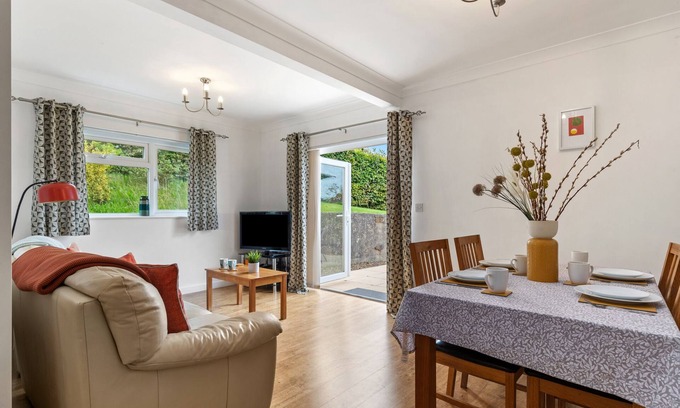 Wiseman's Bridge Apartamento | St Helens Apartment 2 - Short Walk to Beach