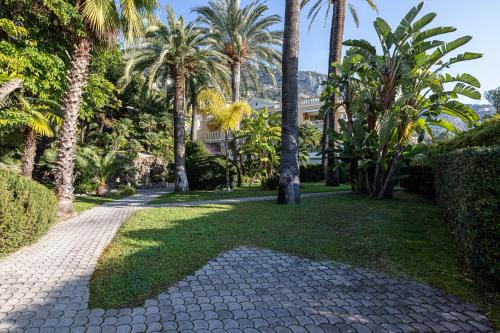 Menton Apartamento | ST LAURENT - Appartement au calme avec terrasse & parking